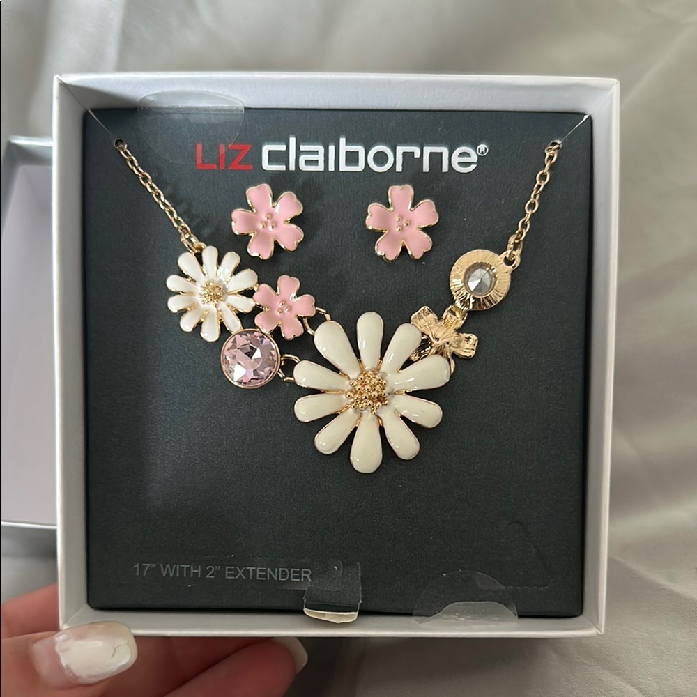 Liz Claiborne Pink and White Daisy Necklace Set
